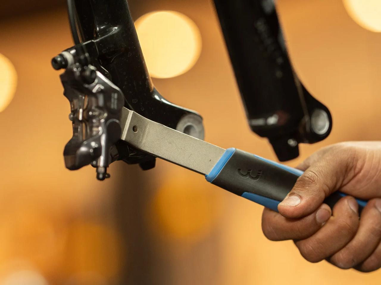 Outil d'écartement de piston PistonFix