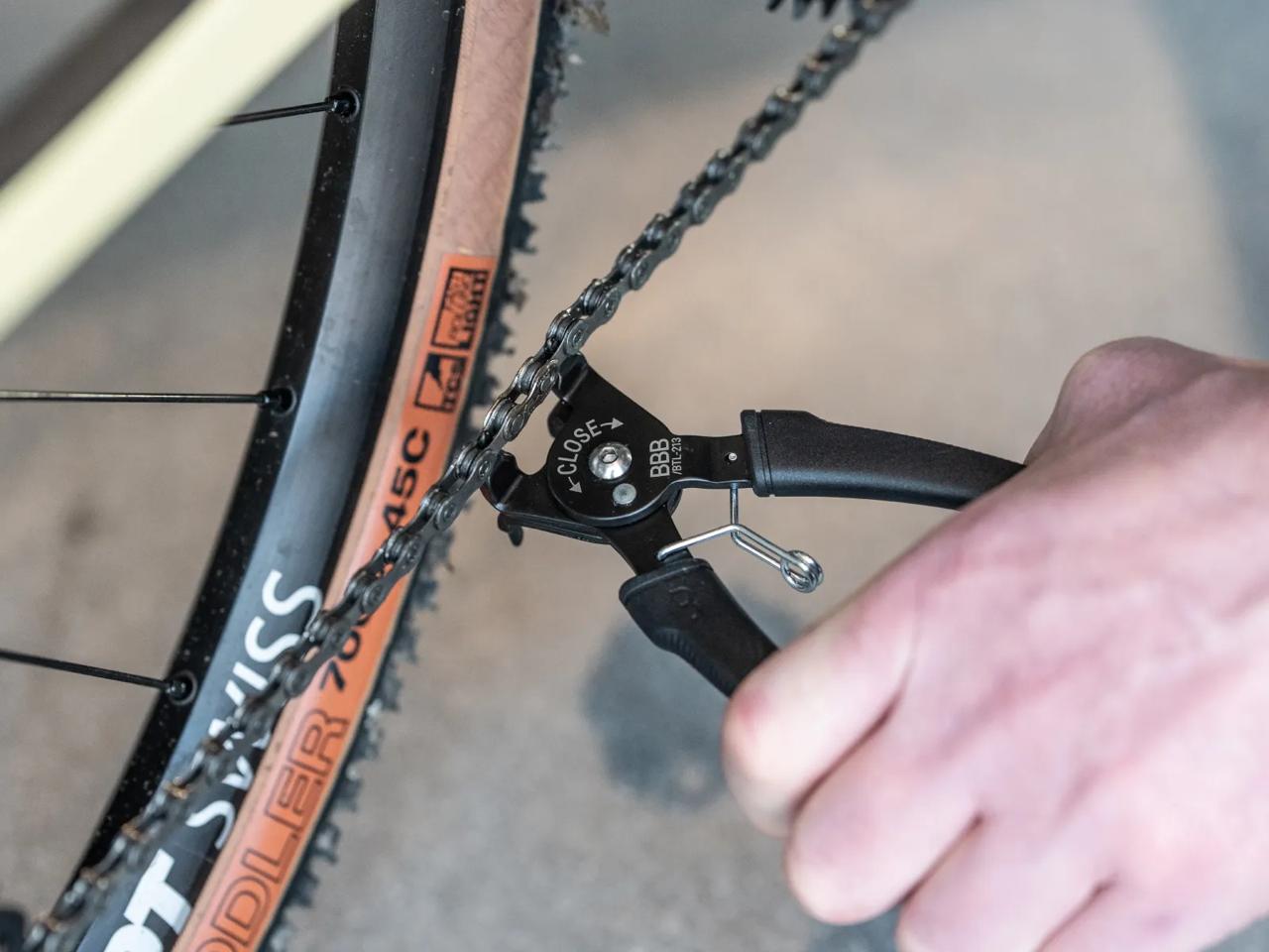 Re-Link dual-function chain link tool