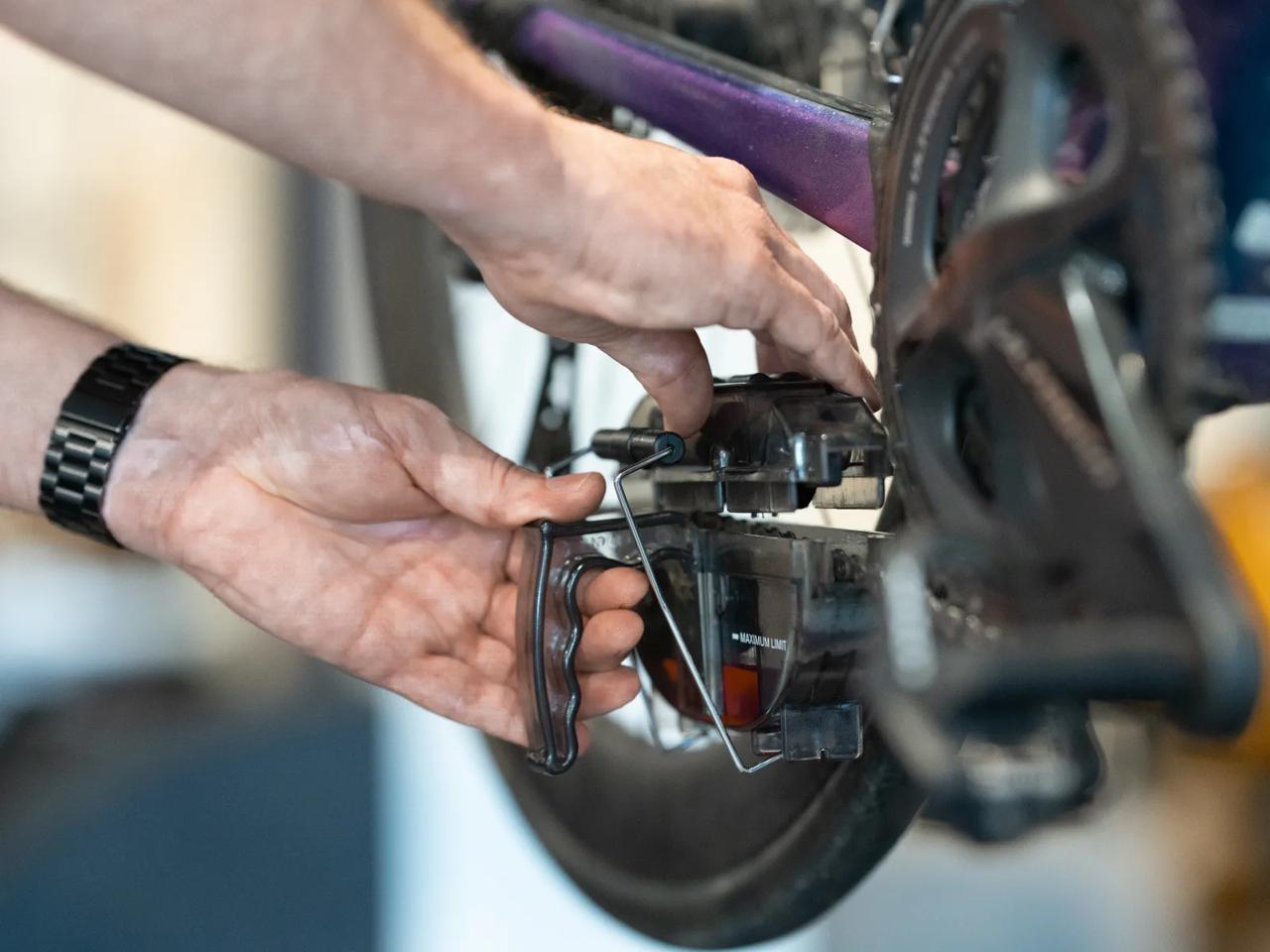 Bright & Fresh Chain cleaning tool