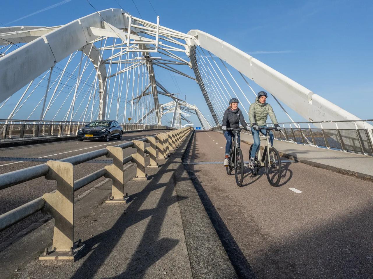 District Led E-bike Helm