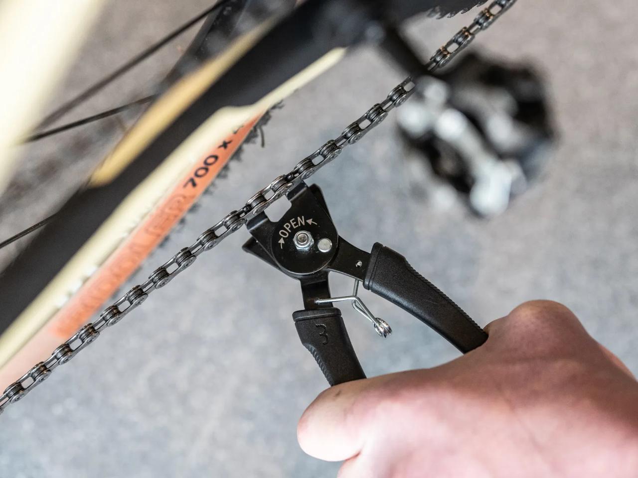 Re-Link dual-function chain link tool