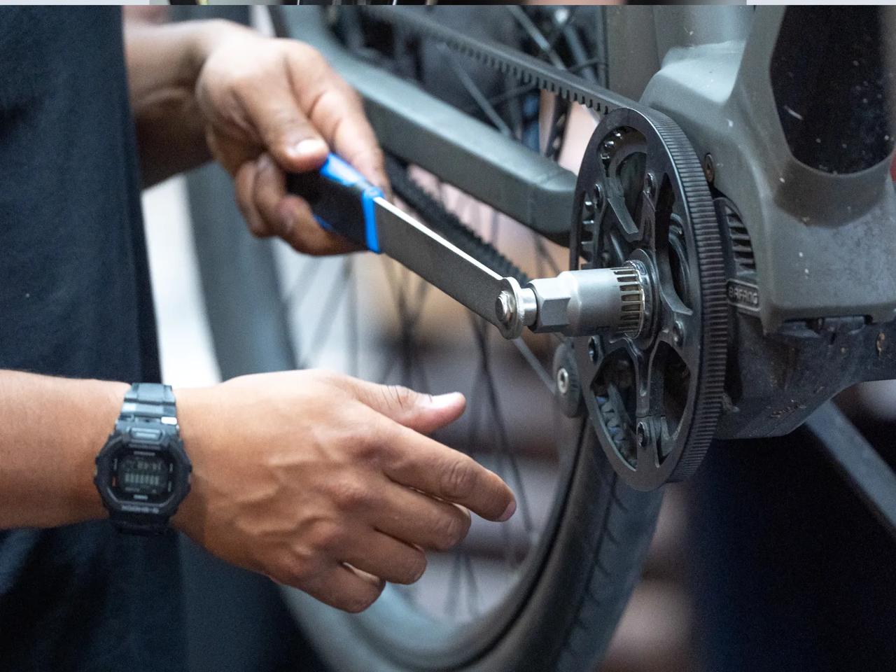 BracketPlug Bottom bracket tool