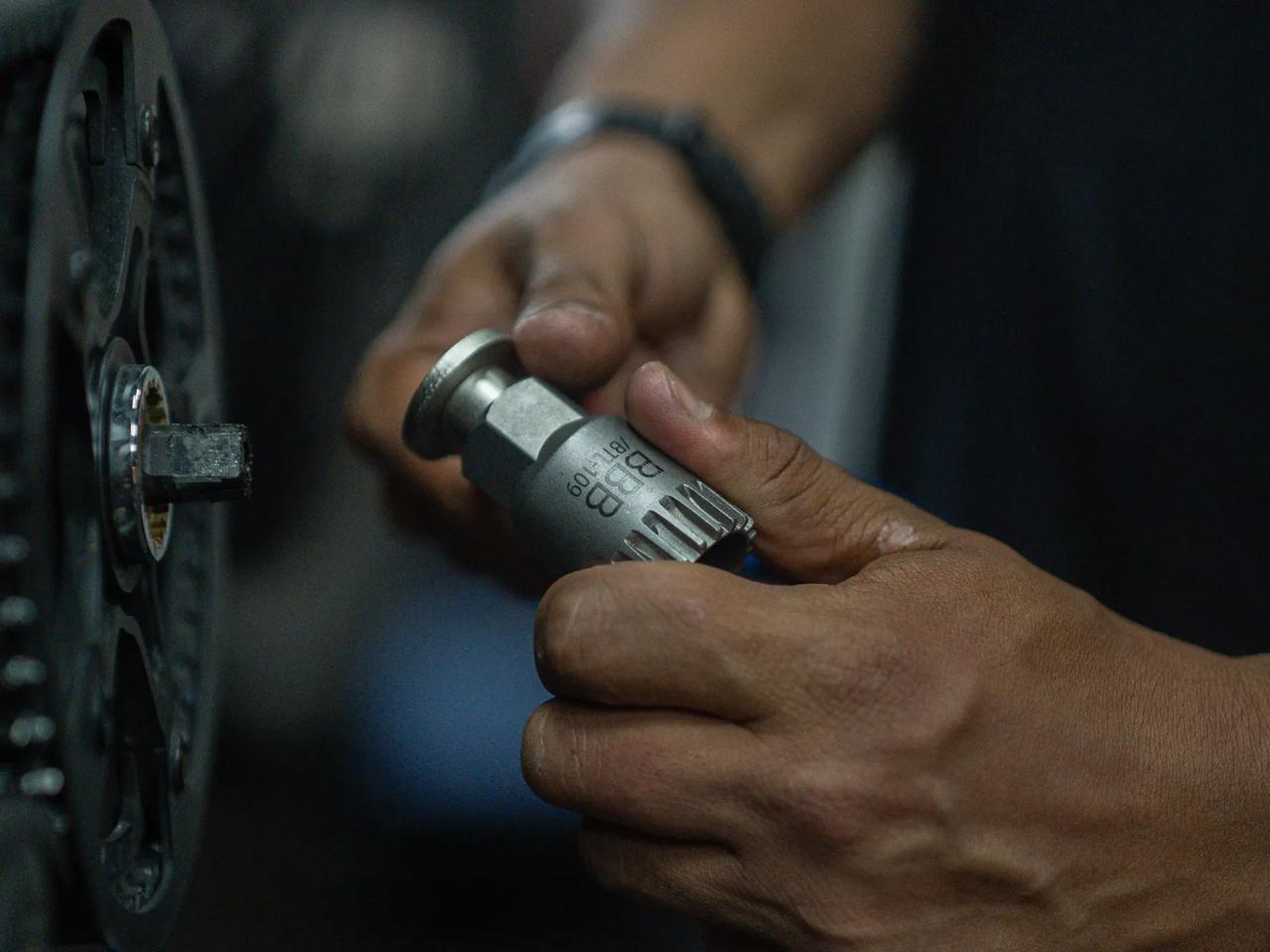 BracketPlug Bottom bracket tool